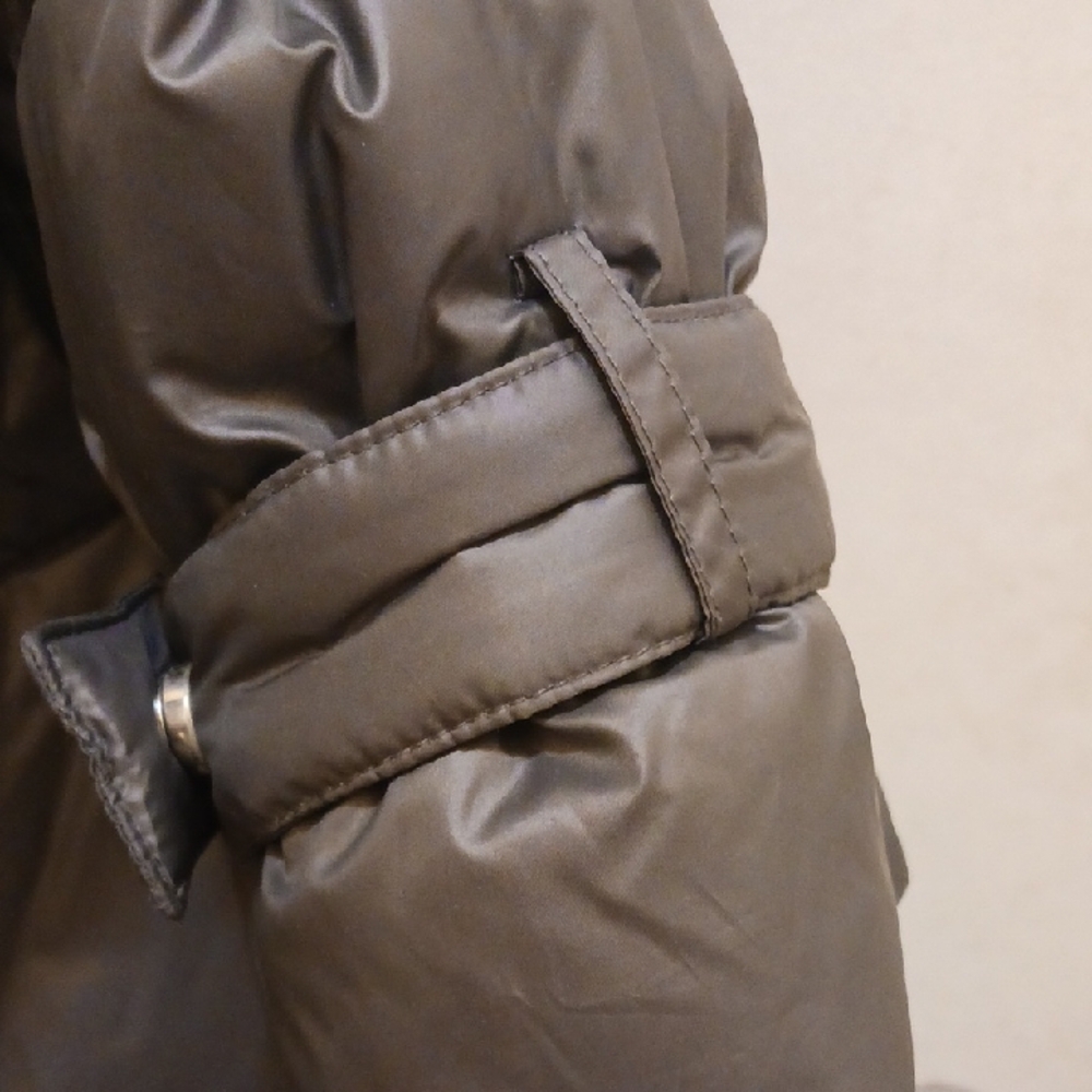 Women's Gray Puffer Coat with Faux Fur Hood - Picture 5 of 10